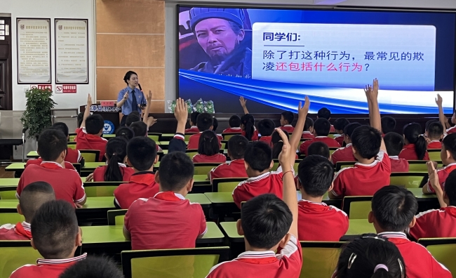 在城市间“漂流”的少年，如何管护？